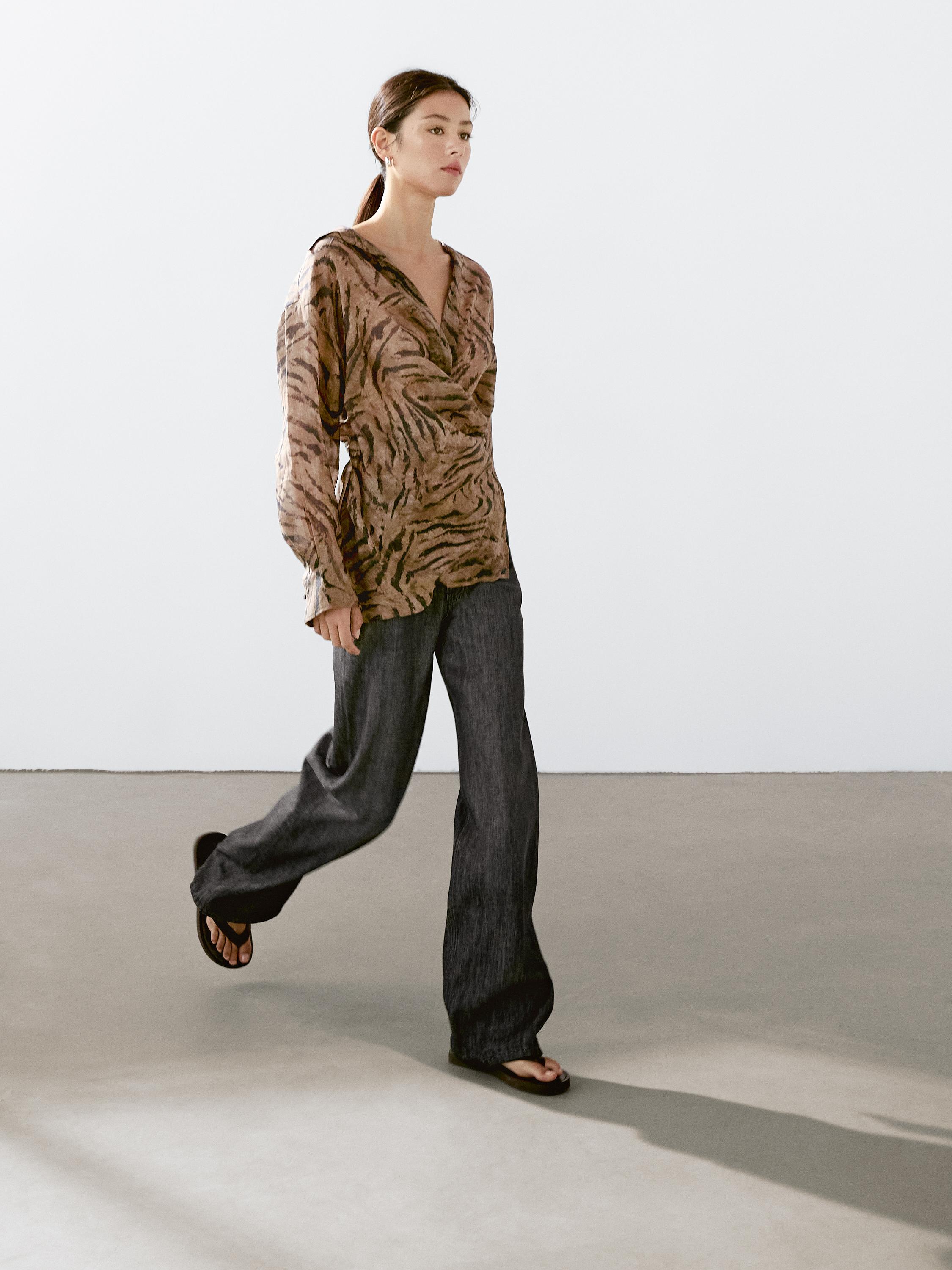 Flowing jacquard kimono with rhinestone button